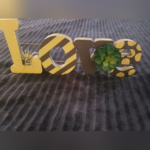 Love Sign - Picture 2 of 3